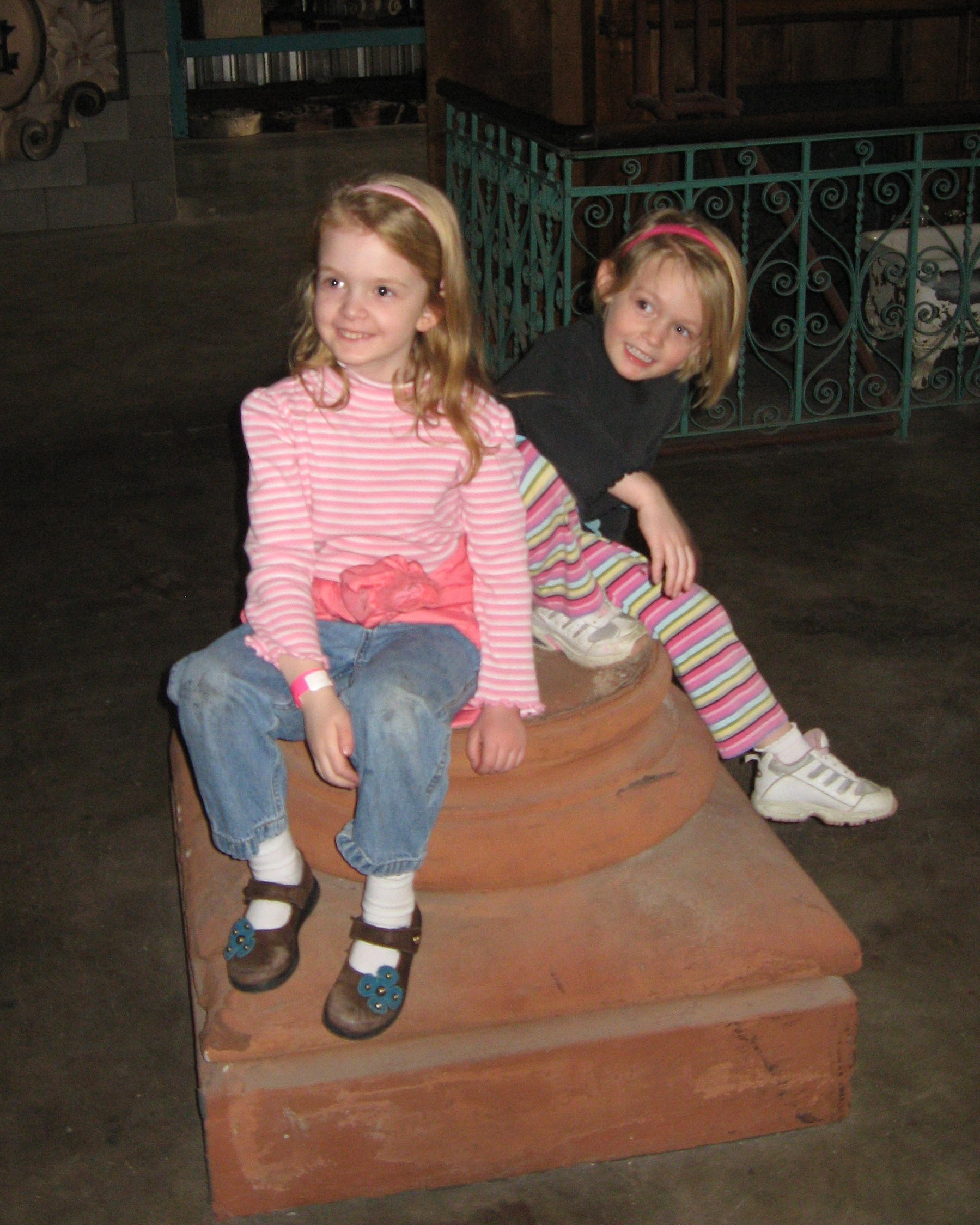2008_03_13 JnC on a pedestal at City Museum.jpg